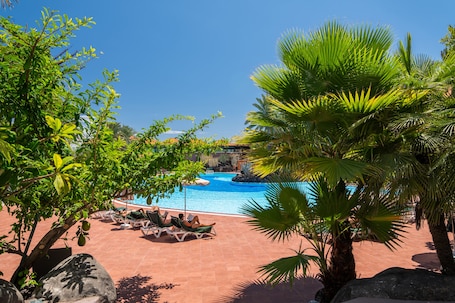 Outdoor pool, pool umbrellas, sun loungers
