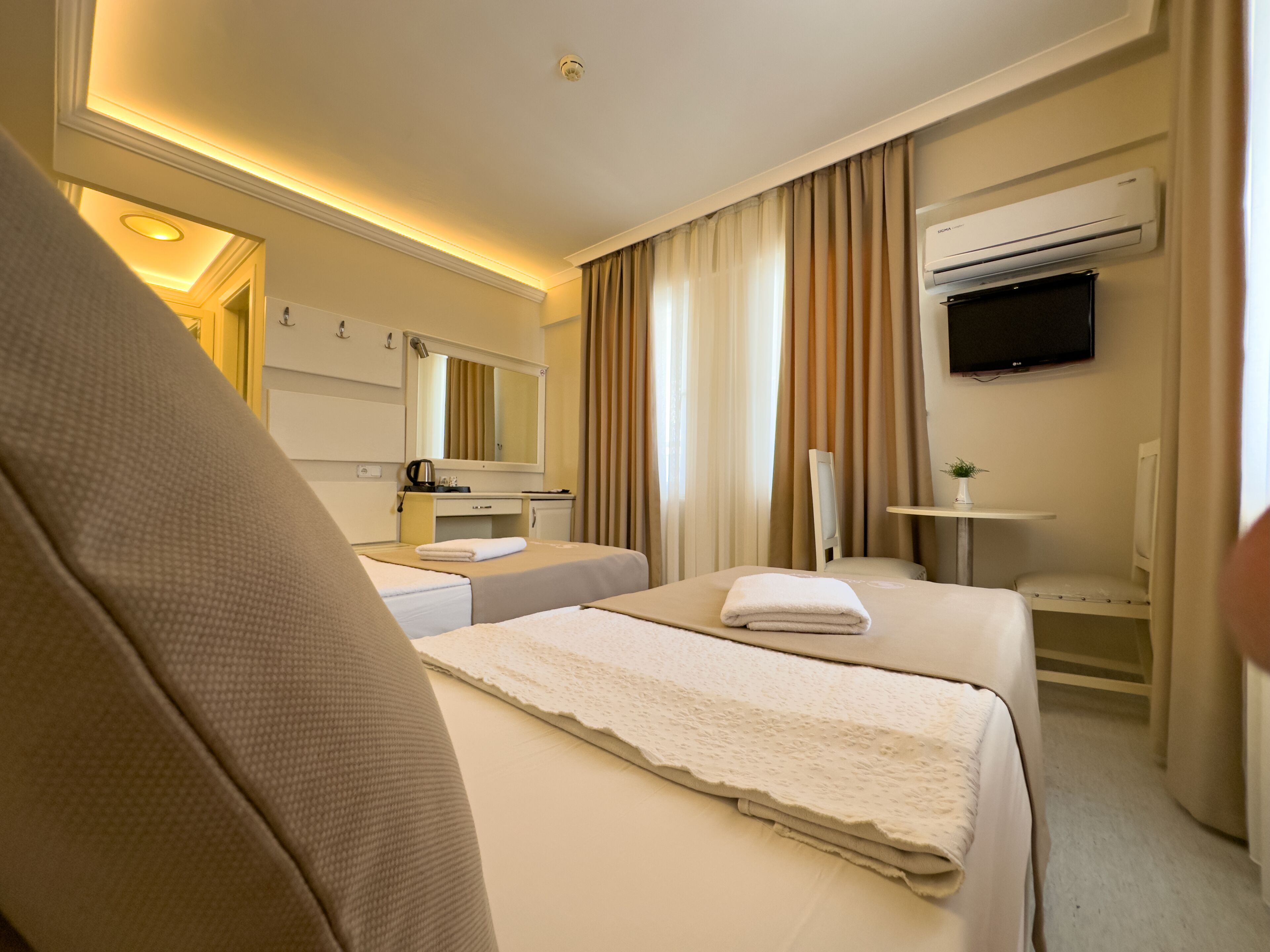 Minibar, desk, free WiFi, bed sheets