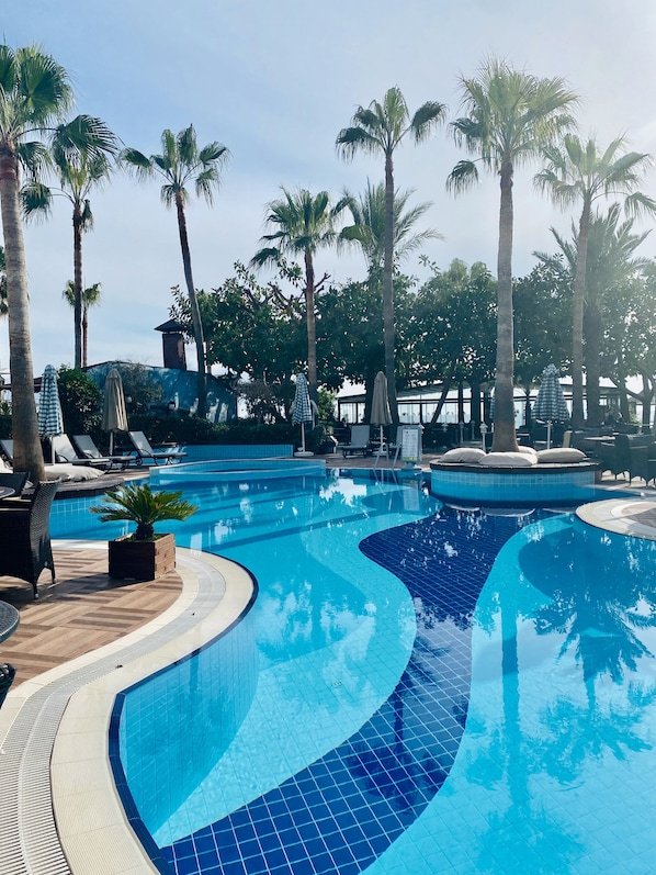 Seasonal outdoor pool, pool umbrellas, sun loungers