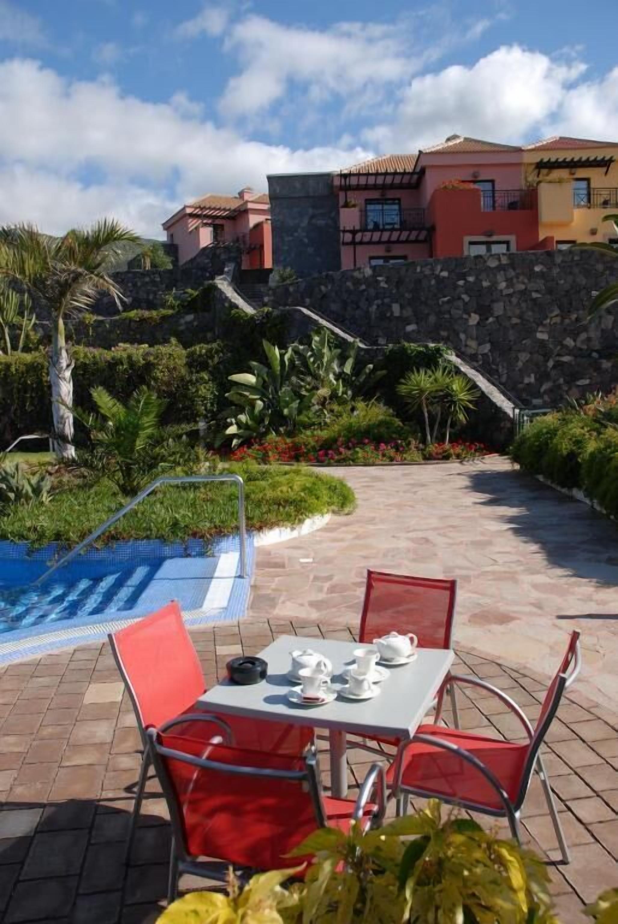 Breakfast, lunch and dinner served