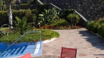 Breakfast, lunch and dinner served