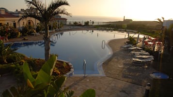 Outdoor pool, pool umbrellas, sun loungers