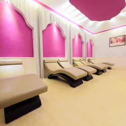 Couples treatment room(s), sauna, hot tub, steam room