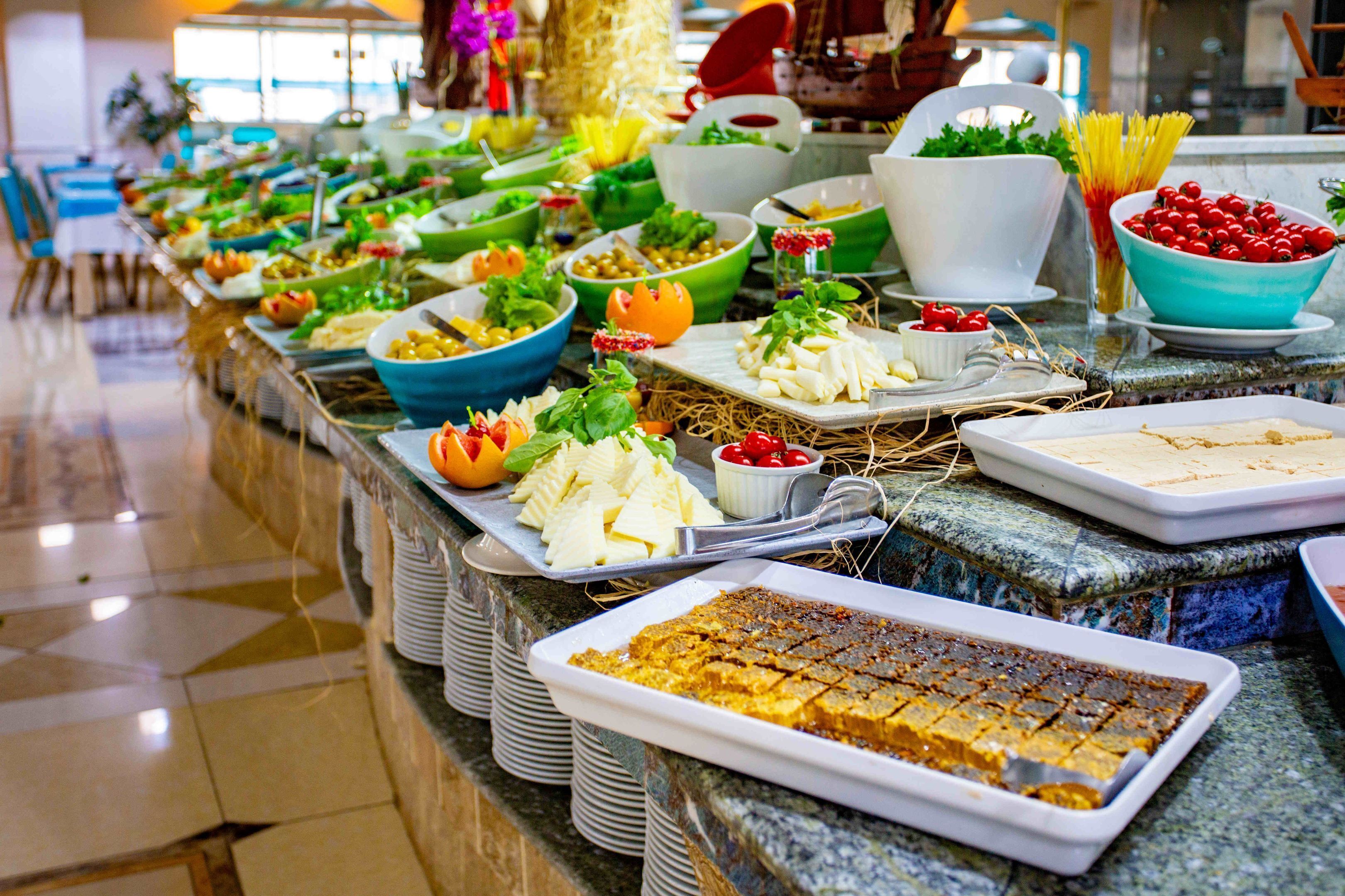 5 restoran, melayani sarapan, makan siang; sajian makanan laut