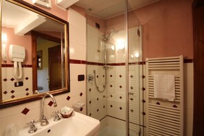 Triple Room | Bathroom | Hair dryer, towels