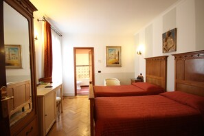 Double or Twin Room | Cribs (free), rollaway beds (surcharge), WiFi (free) - Villino il Magnifico (Florence)