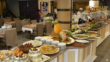 Aamiainen, lounas ja illallinen; turkkilainen keittiö