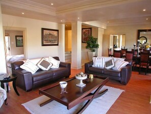 TV - Beachside (Cape Town)