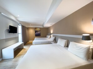 Habitació familiar | 1 dormitori, minibar, caixa forta a l'habitació i escriptori