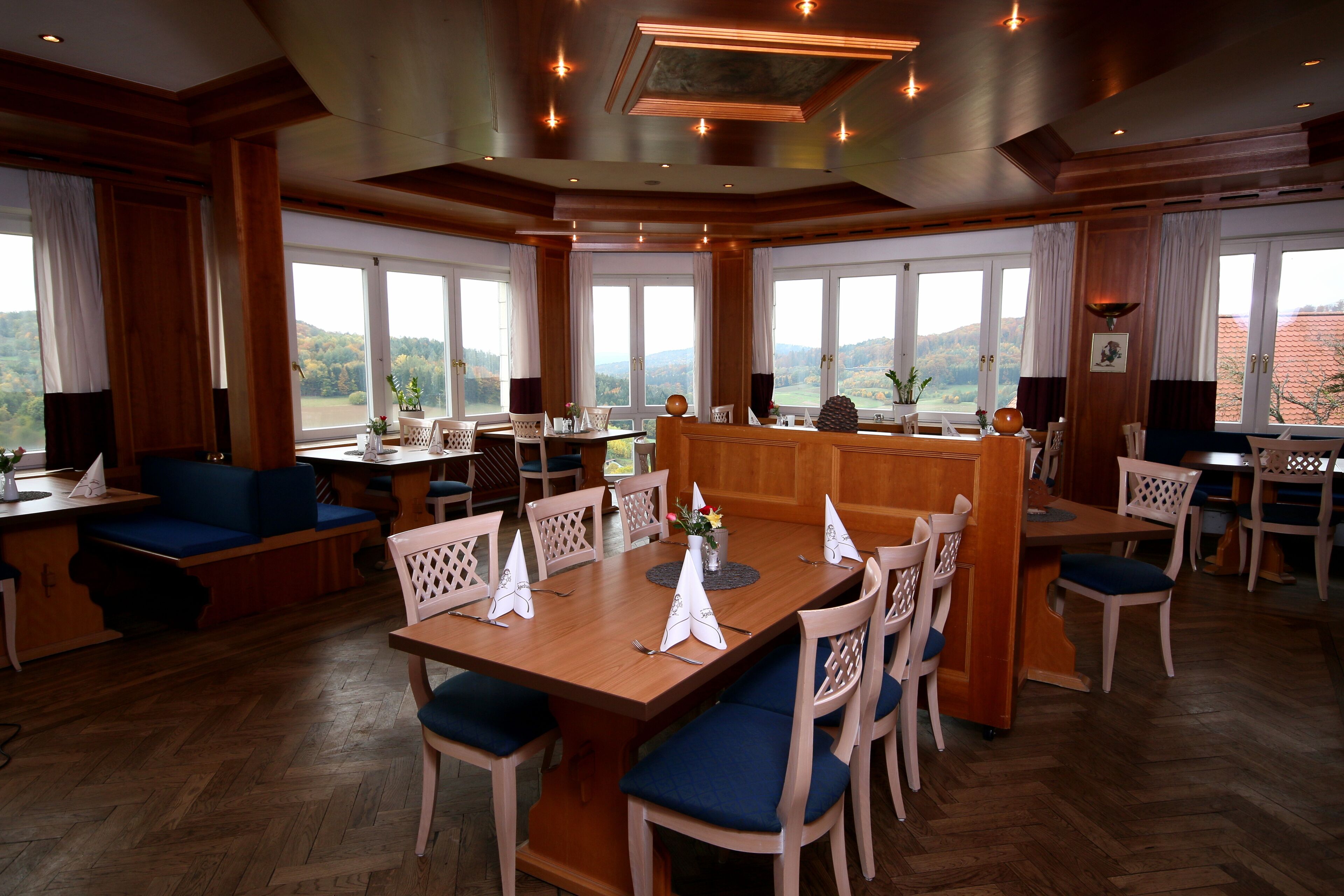 Frühstück, Mittagessen, Abendessen, regionale Küche, Speisen im Freien 