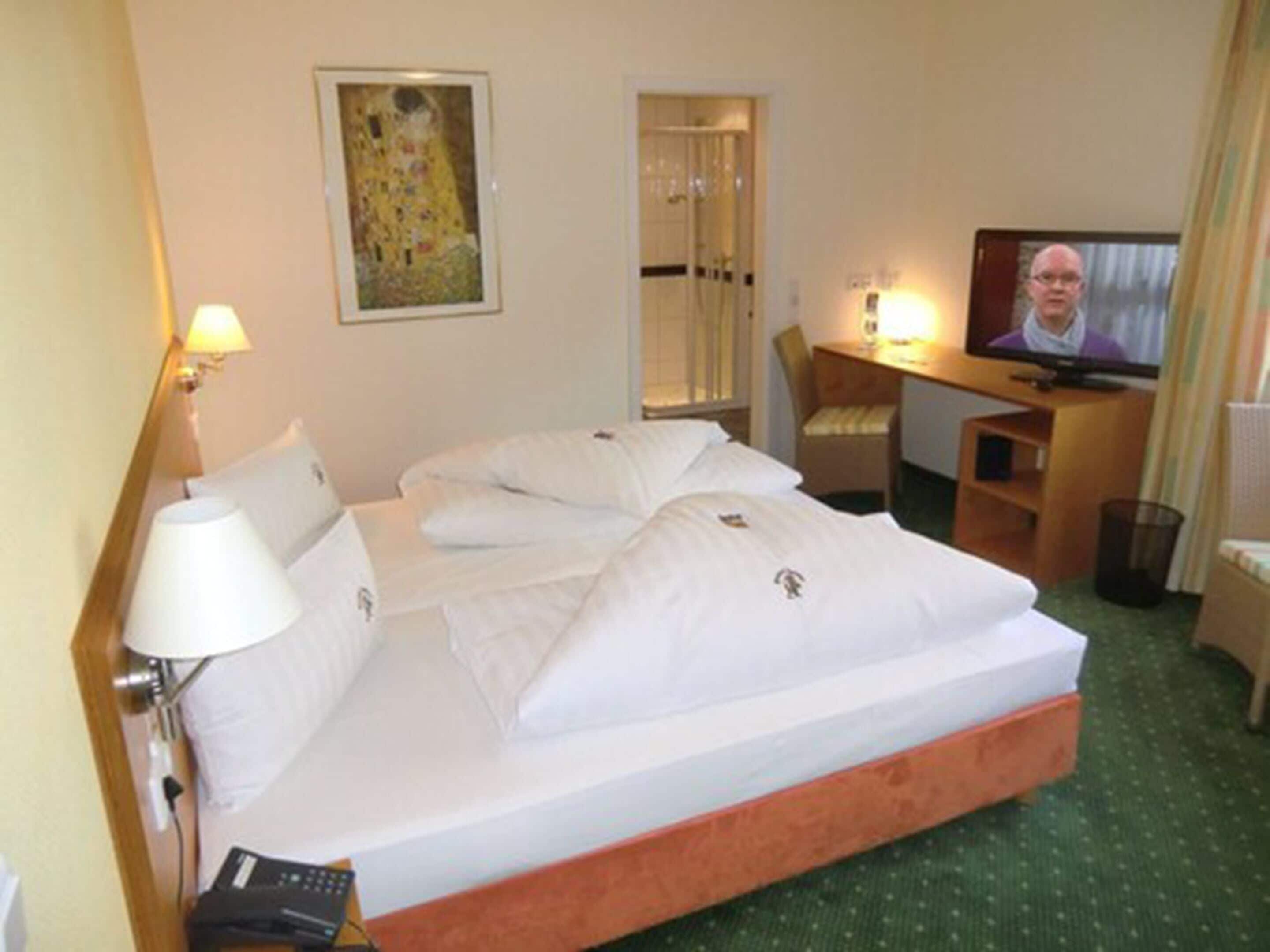 double room | 1 bedroom, hypo-allergenic bedding, select comfort beds, in-room safe