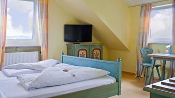 Double Room | Hypo-allergenic bedding, Select Comfort beds, in-room safe, desk