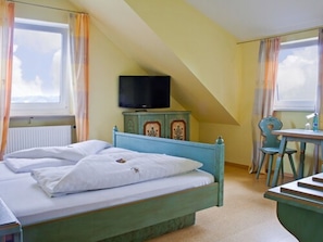 ห้องดับเบิล | เครื่องนอนป้องกันสารก่อภูมิแพ้, เตียง Select Comfort, ตู้นิรภัยในห้องพัก