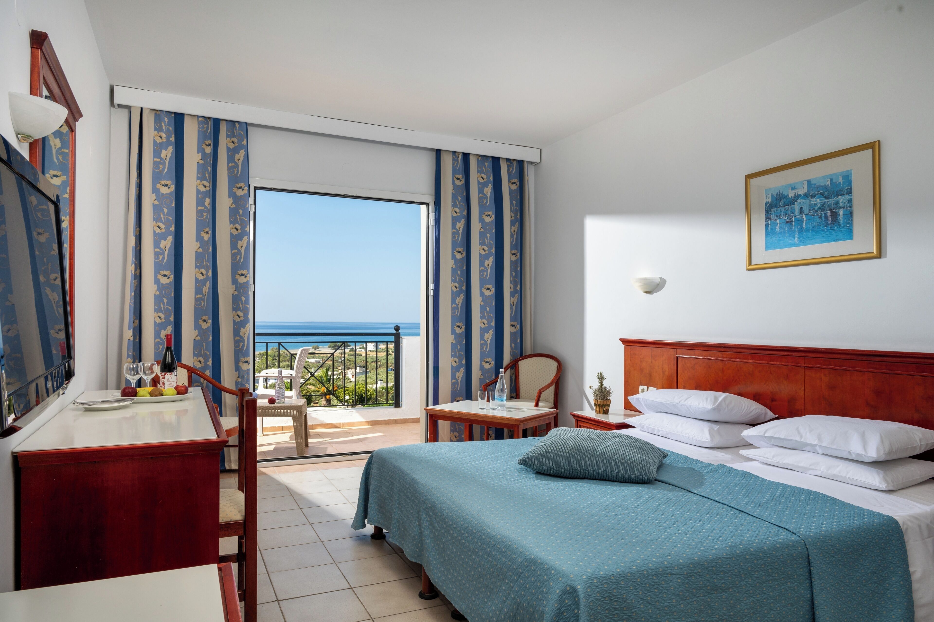 Cofres nos quartos, cortinas blackout, Wi-Fi de cortesia, roupa de cama