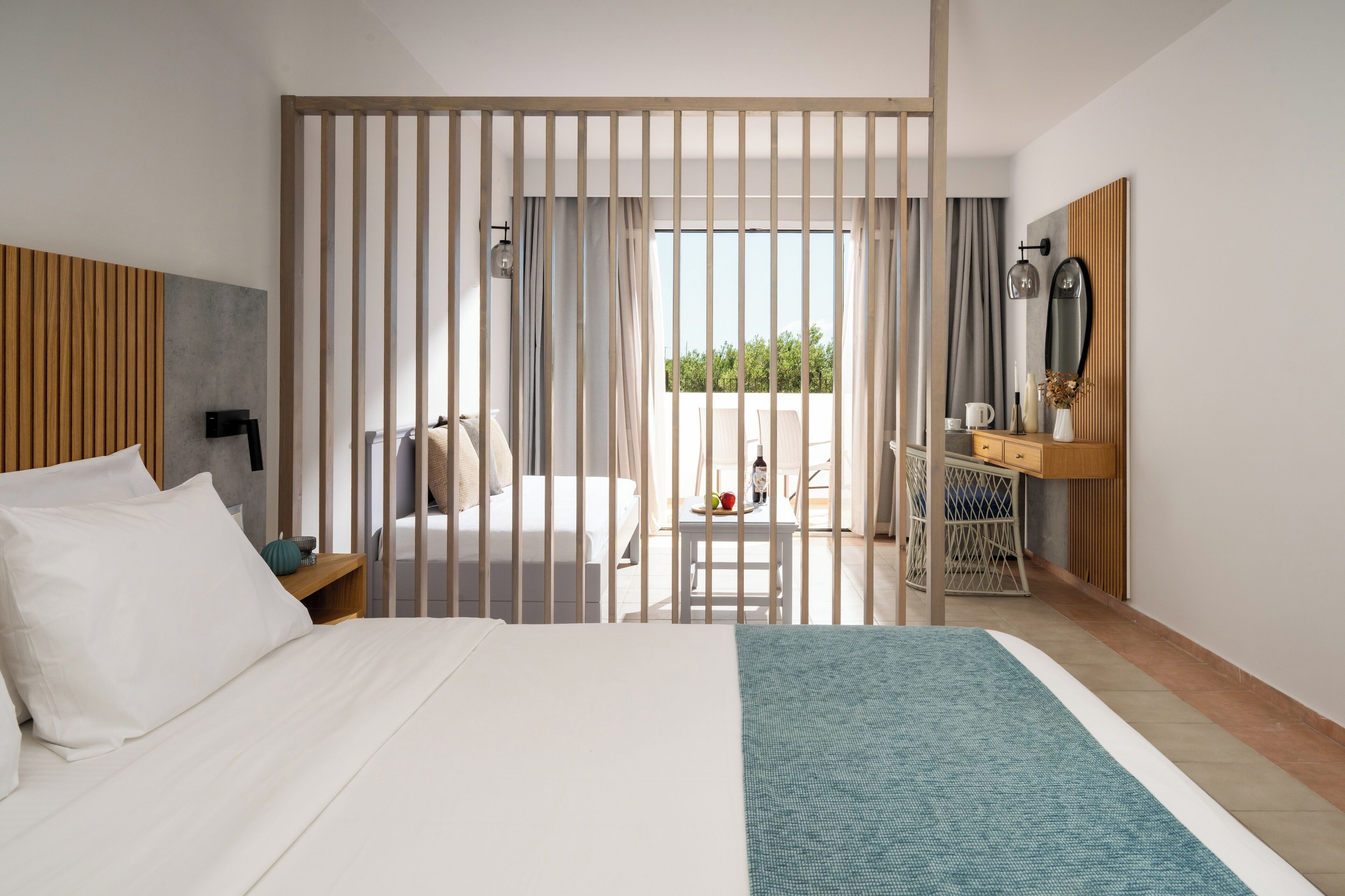 Dobbeltværelse - udsigt til have | Pengeskab på værelset, mørklægningsgardiner, gratis Wi-Fi, sengetøj