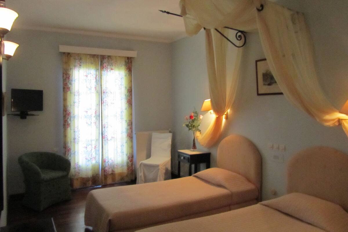 Quarto casal ou duplo, 1 cama de casal, para não fumantes | Frigobar, cofres nos quartos, ferros/tábuas de passar roupa