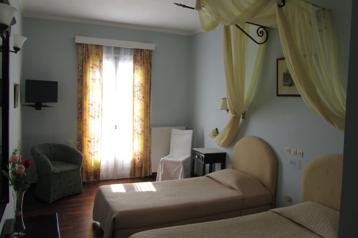 Quarto casal ou duplo panorâmico, 1 cama de casal, para não fumantes | Frigobar, cofres nos quartos, ferros/tábuas de passar roupa