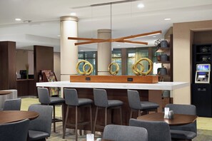 Breakfast and dinner served, American cuisine - Courtyard by Marriott St Augustine I-95 (St. Augustine)