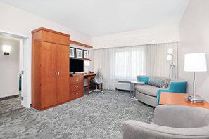 32-inch LCD TV with satellite channels, TV - Courtyard by Marriott St Augustine I-95 (St. Augustine)