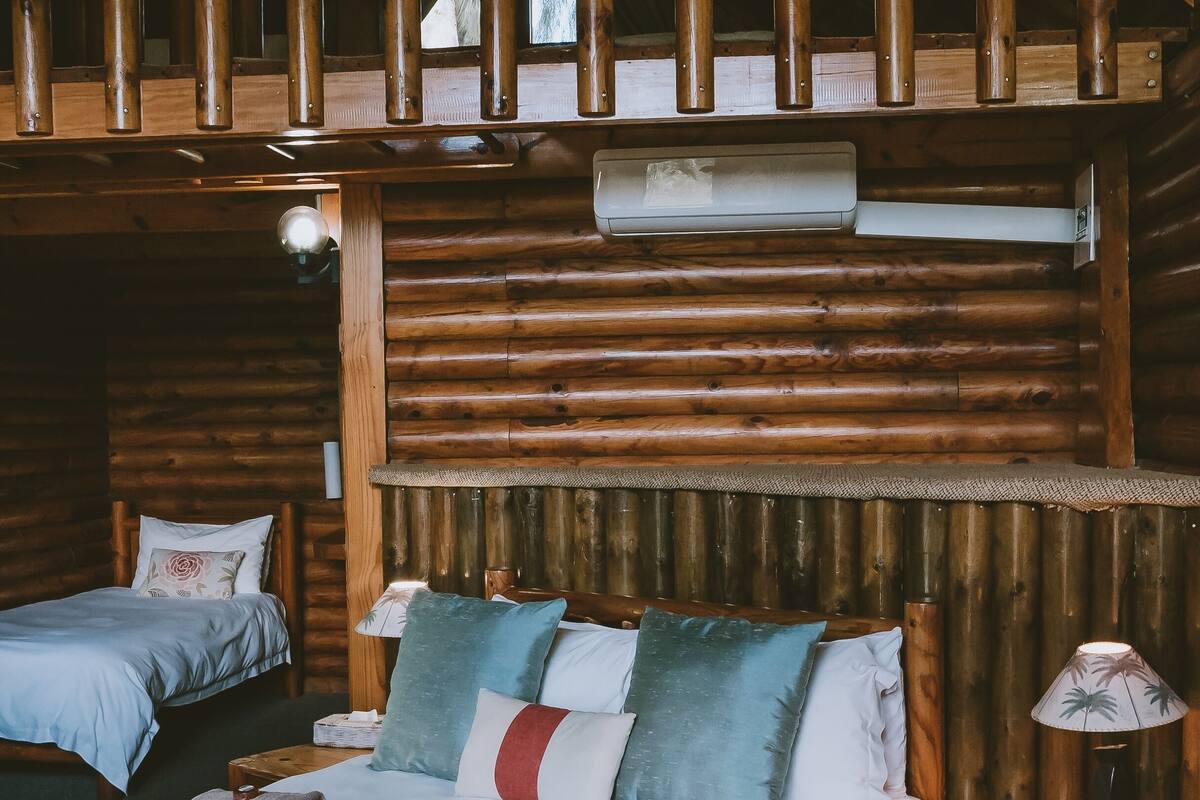 family cabin | in-room safe, soundproofing, free wifi, bed sheets