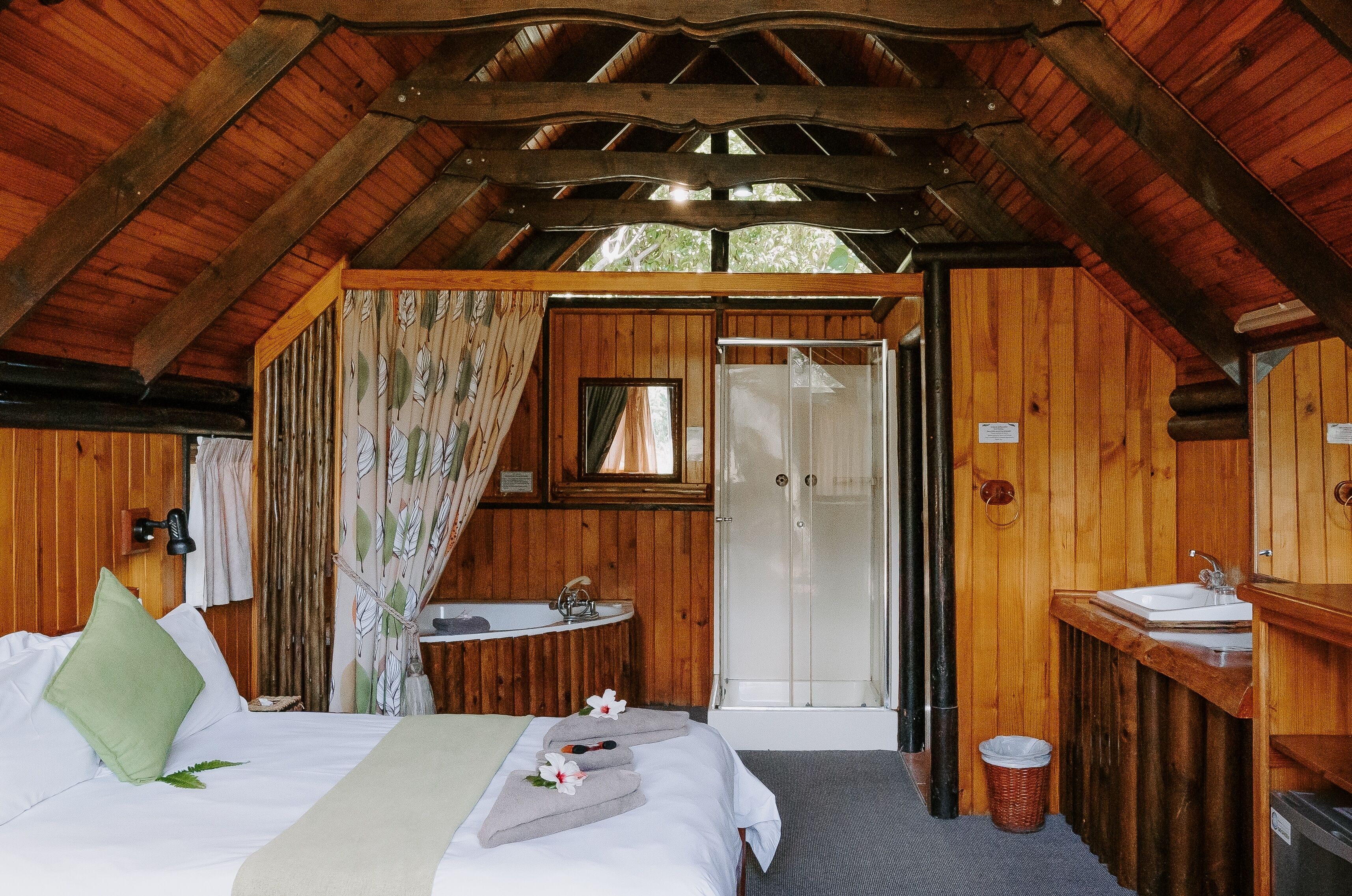 family cabin | bathroom | free toiletries, hair dryer, towels, soap