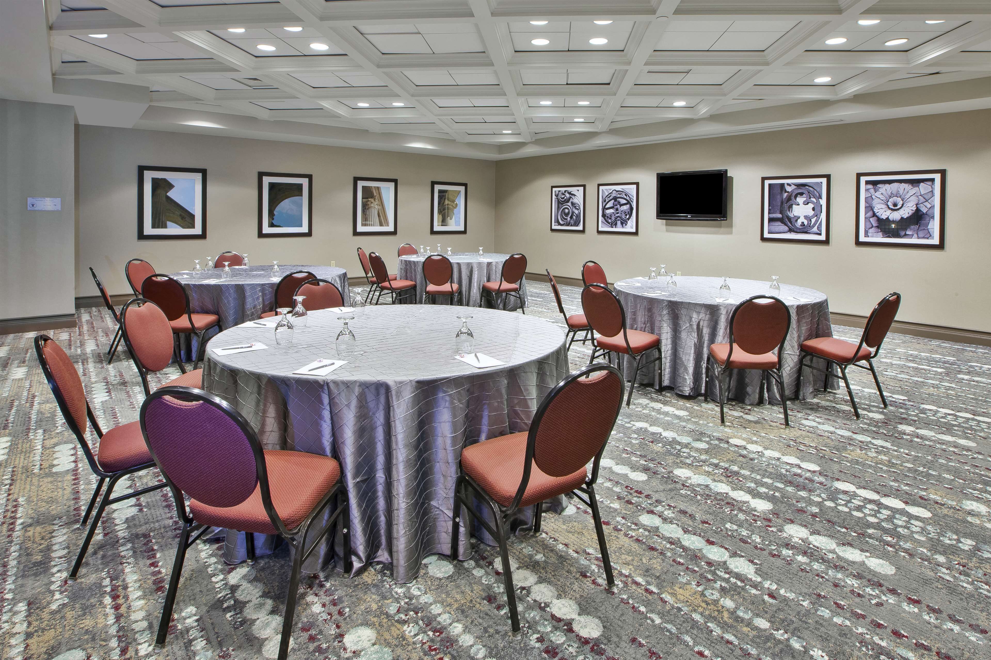 Photo - Embassy Suites Columbus-Airport
