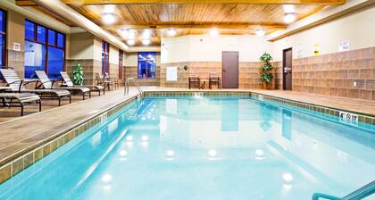 Comfort Inn & Suites Mountain Iron and Virginia