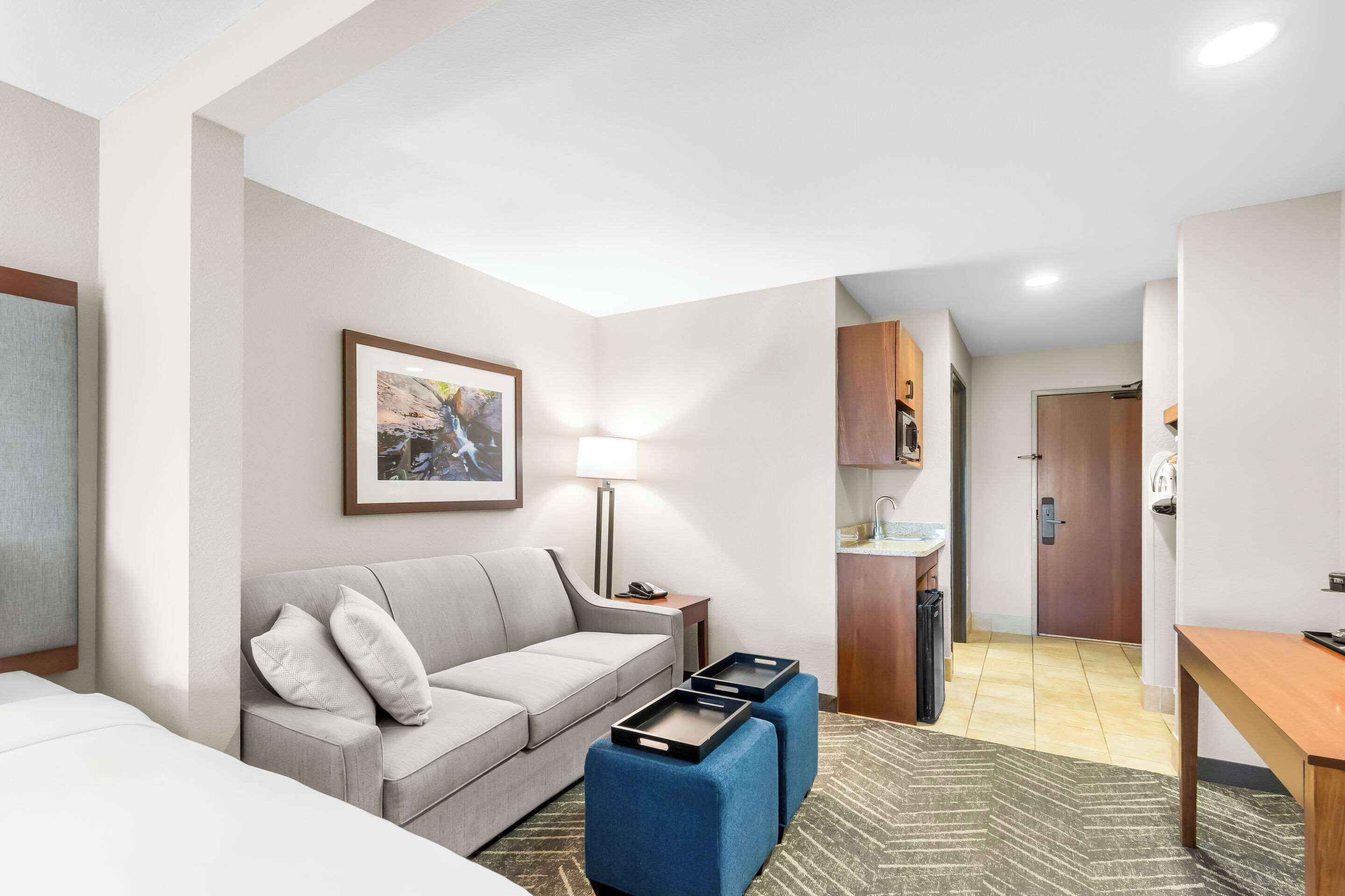 suite, multiple beds, non smoking | individually decorated, individually furnished, desk, laptop workspace