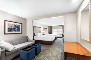 Decoración personalizada, muebles diferentes y escritorio 