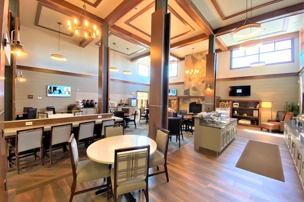 TĂ€gliches inbegriffenes FrĂŒhstĂŒcksbuffet