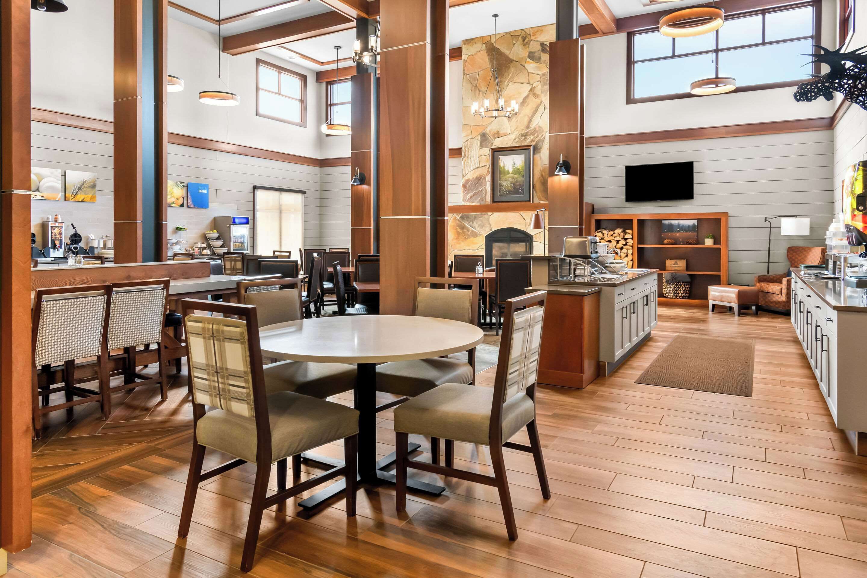 Free daily buffet breakfast