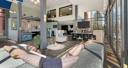 Best Western Plus Landmark Inn