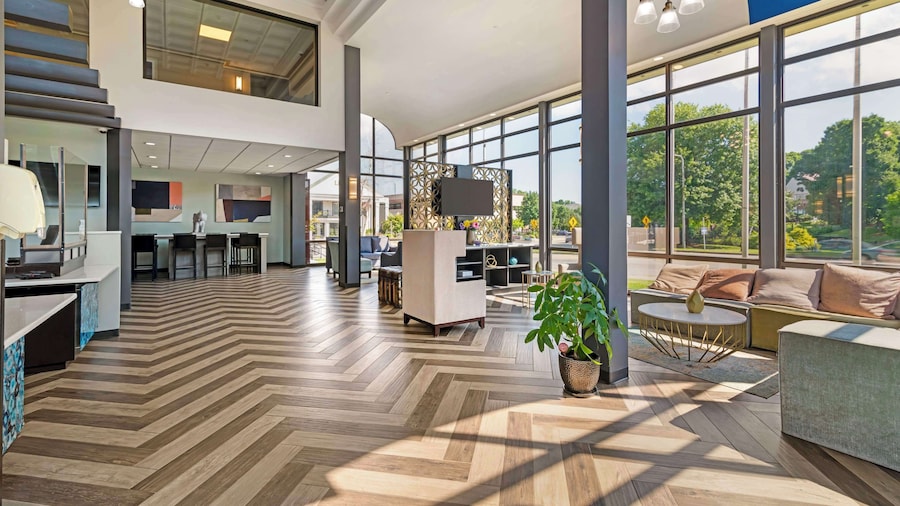 Best Western Plus Landmark Inn