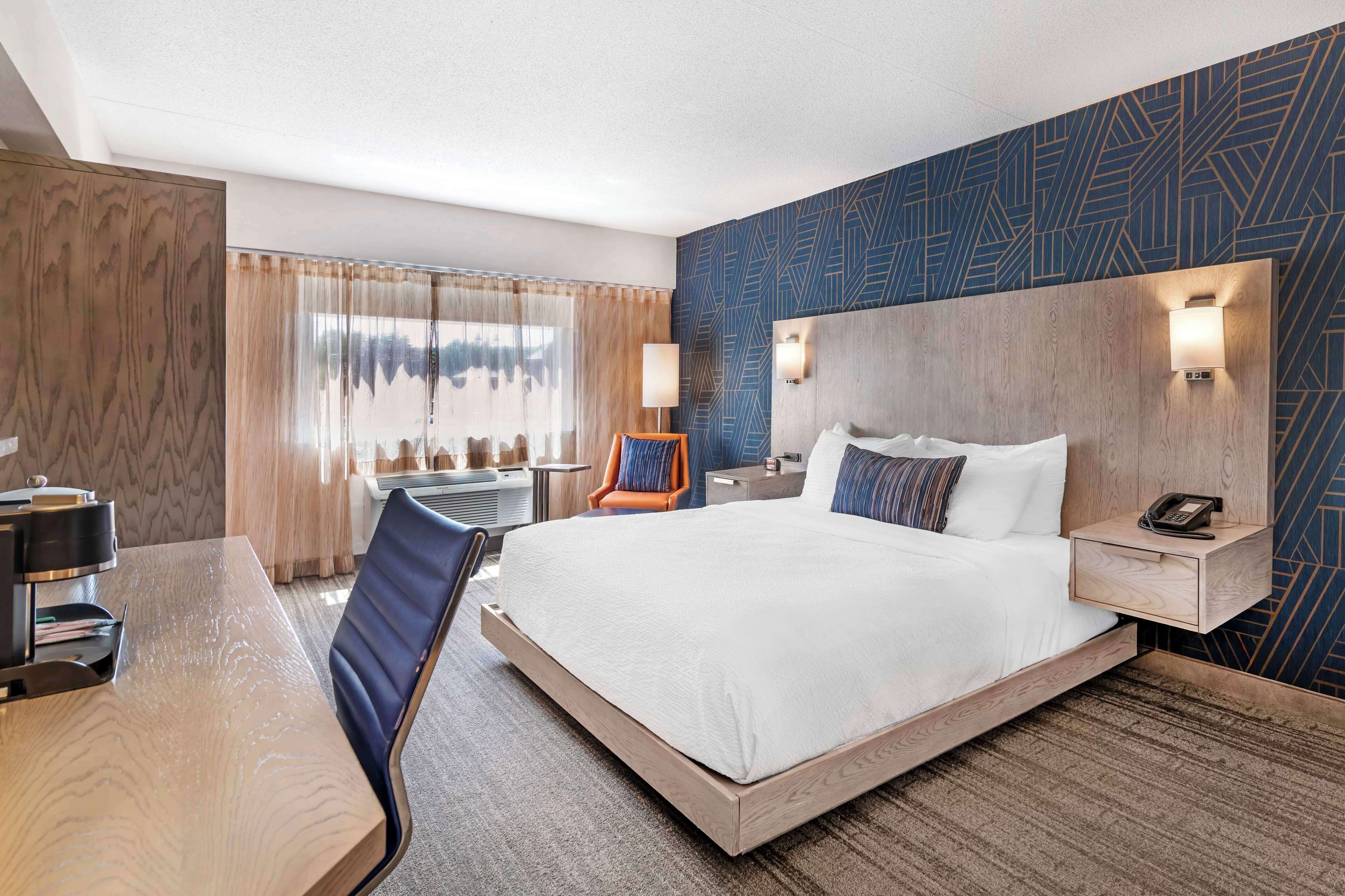 Standard Room, 1 King Bed, Non Smoking, Refrigerator | Desk, laptop workspace, blackout drapes, iron/ironing board