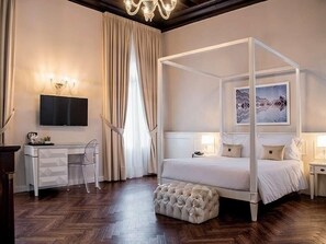Room - Sonder Salute Palace (Venice)