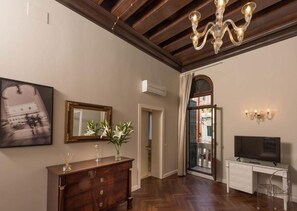 Interior - Sonder Salute Palace (Venice)