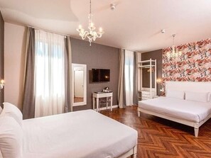 Room - Sonder Salute Palace (Venice)