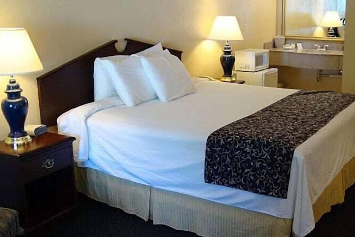1 bedroom, pillowtop beds, in-room safe, desk