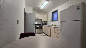 Family Suite, 2 Bedrooms, Mountain View, Corner | Private kitchen