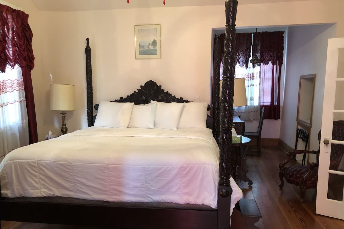 Standard Room, 1 King Bed, Park View (Azalea) | Premium bedding, down comforters, desk, iron/ironing board (on request)
