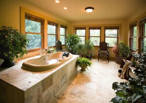 Cloister | Bathroom | Separate tub and shower, jetted tub, rainfall showerhead