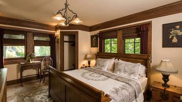 Cloister | Premium bedding, individually decorated, individually furnished