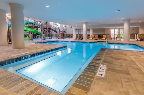 Piscine intérieure, piscine extérieure