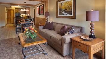 房內夾萬、遮光窗簾/窗簾、熨斗/熨衫板、免費嬰兒床