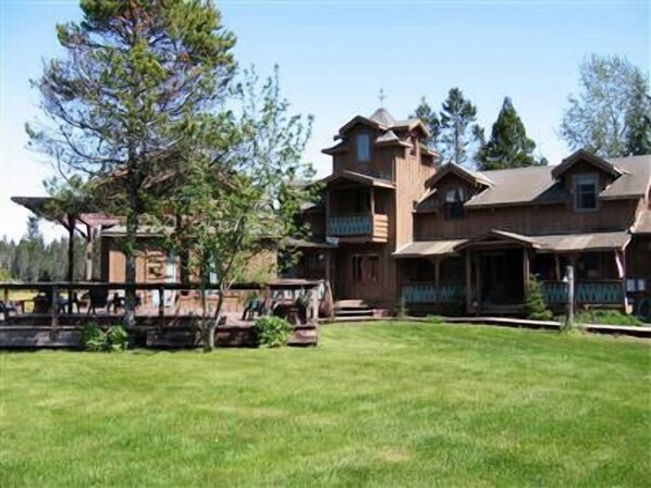 Exterior - Glacier Bay Country Inn (Gustavus)