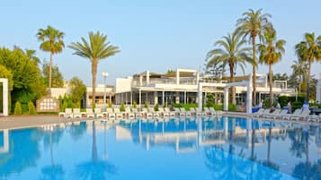 4 piscinas al aire libre