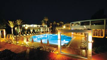 4 utendørsbassenger