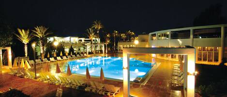 4 piscinas al aire libre