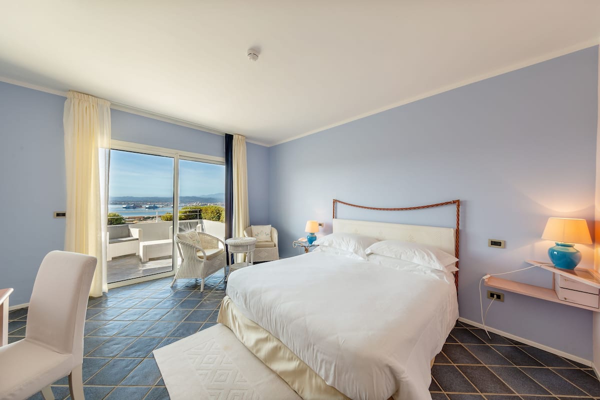 Een minibar, een kluis op de kamer, verduisterende gordijnen