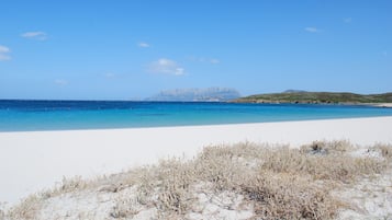 Privat strand i närheten, vit sandstrand och strandhanddukar